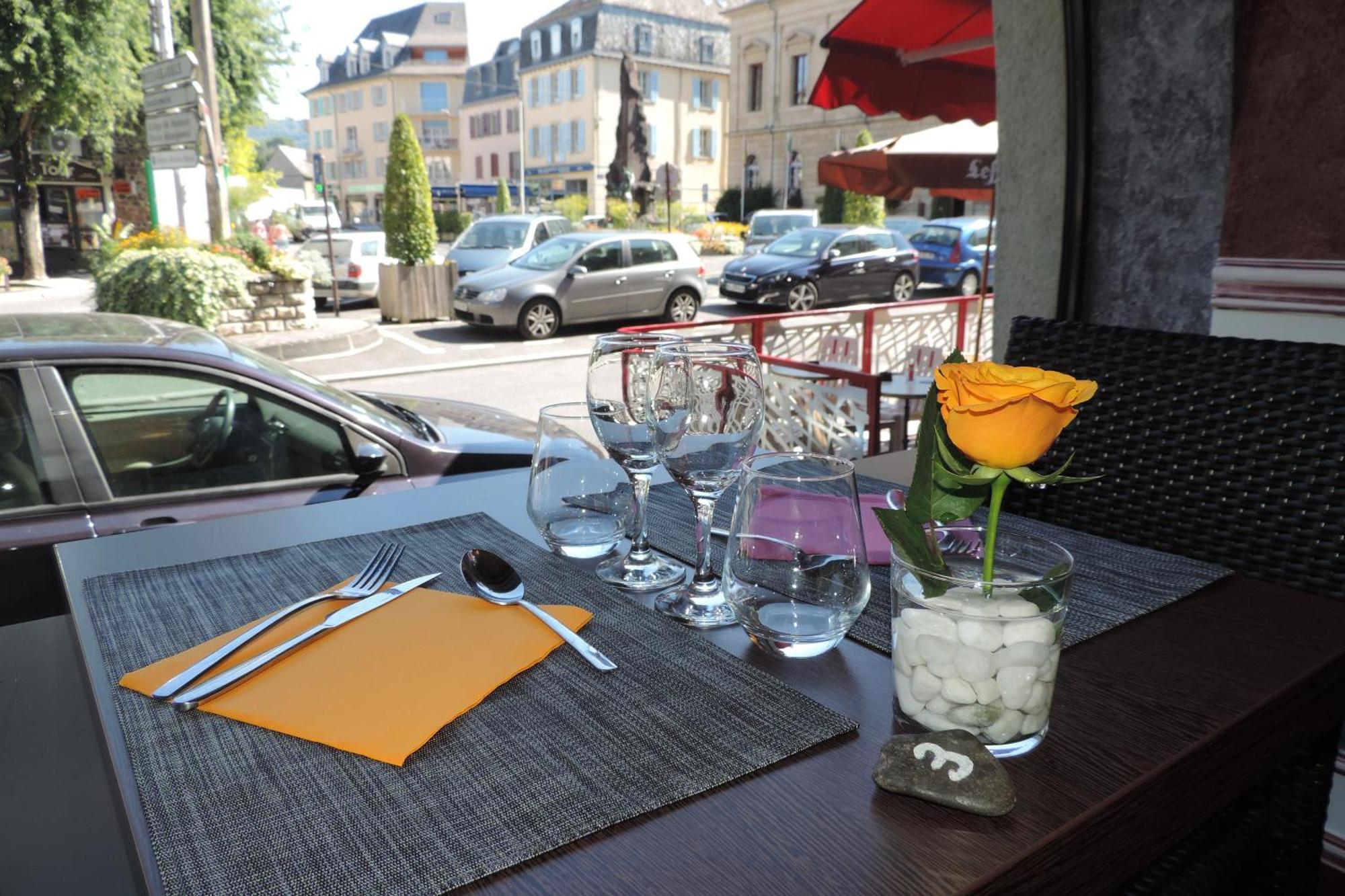 Hotel De France Espalion Bagian luar foto