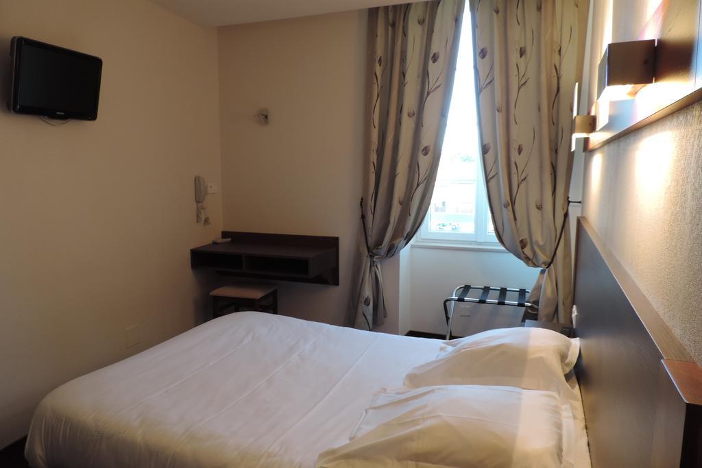 Hotel De France Espalion Bagian luar foto